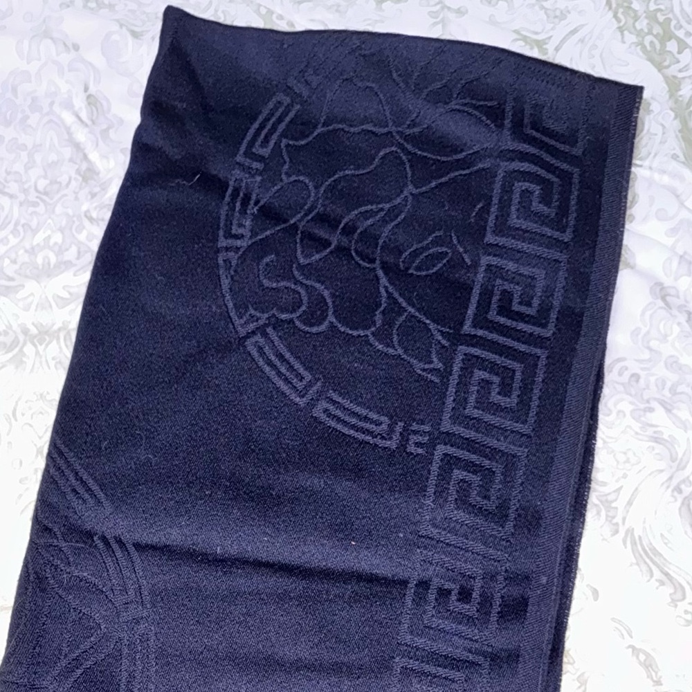Versace black scarf shall